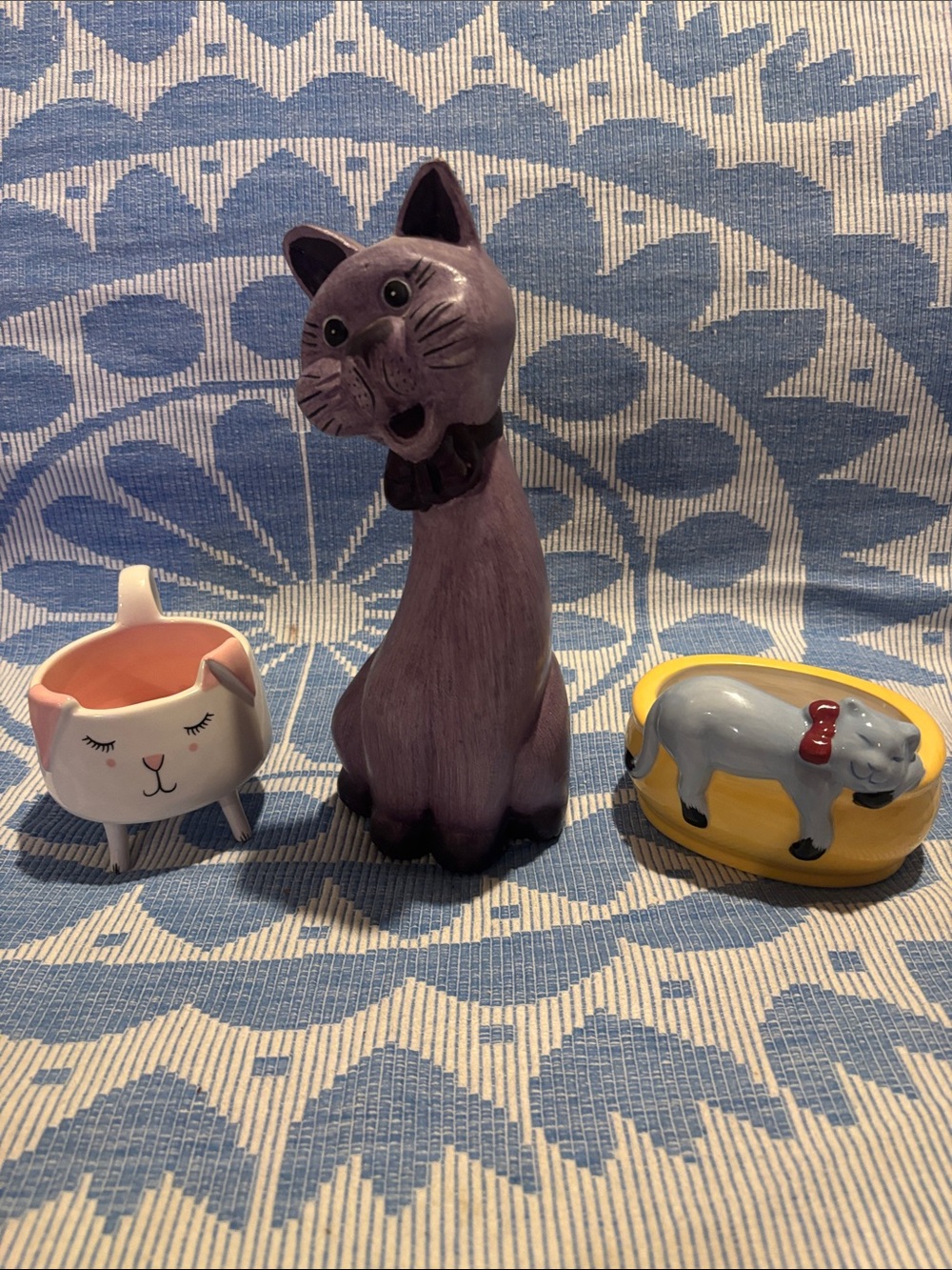 Vintage set of cats